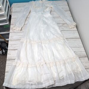 Vintage 1970s Gunne Sax Style maxi prairie wedding dress in cream with lace